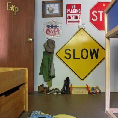 Edgy Teen Room, Street Signs Room Decor, Street Sign Decor, Bedroom Moodboard, Kid Bedrooms, Kids Bedroom Ideas, Signs Design, Train Design, Hangout Room