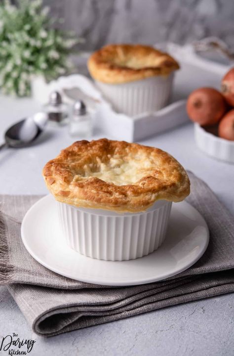 Soup With Puff Pastry Top, French Onion Soup Puff Pastry, Homemade French Onion Soup, Ramekin Dishes, French Onion Soup Recipe, Onion Soup Recipes, Chowder Soup, Fairy Clothes, Flaky Pastry