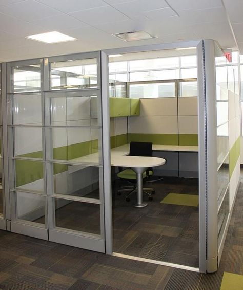 Glass Office made from #cubicle Panels Like the open office design & the fact there isn't a door still works & saves money. Modern Office Partitions, Modern Office Cubicle, Office Cubicle Design, Office Addition, Cubicle Panels, Cubicle Ideas, Open Office Design, Office Cube, Glass Office Partitions