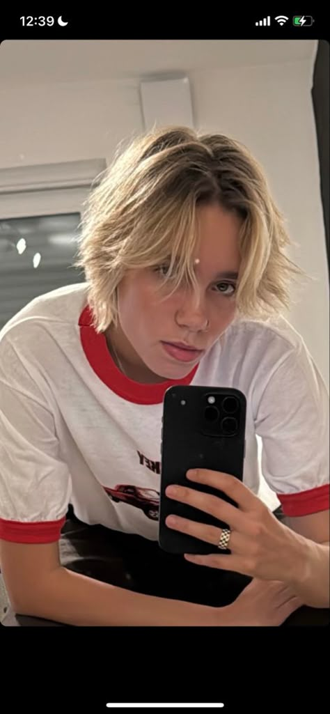 Masc Girl Aesthetic, Masc Girls Aesthetic, Masculine Female, Masc Girl, Lena Mantler, Lisa And Lena, Masc Women, Androgynous Style, Short Hair Undercut