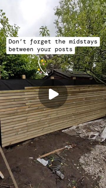 Emma Egerton on Instagram: "Somehow I totally missed us being tagged in the reel so a quick remix for you all to see @cheshire_ponds doing a good job on this Venetian fence.

Top tips.- don’t use a roofing batten, it will look terrible in six months time
Add a vertical every 600mm and pin battens in place
Retreat cut ends 
Use an oil based product with a uv filter to protect and ‘feed’ the timber. 

#newfence #modernfence #contemporaryfencing #fencing #gardendesign #diy #timbersupplier #contemporarygarden" Roof Batten Fence, Venetian Fence, Batten Fence, Contemporary Fencing, Diy Backyard Fence, Screen Outdoor, Backyard Fence, Bin Store, Privacy Screen Outdoor