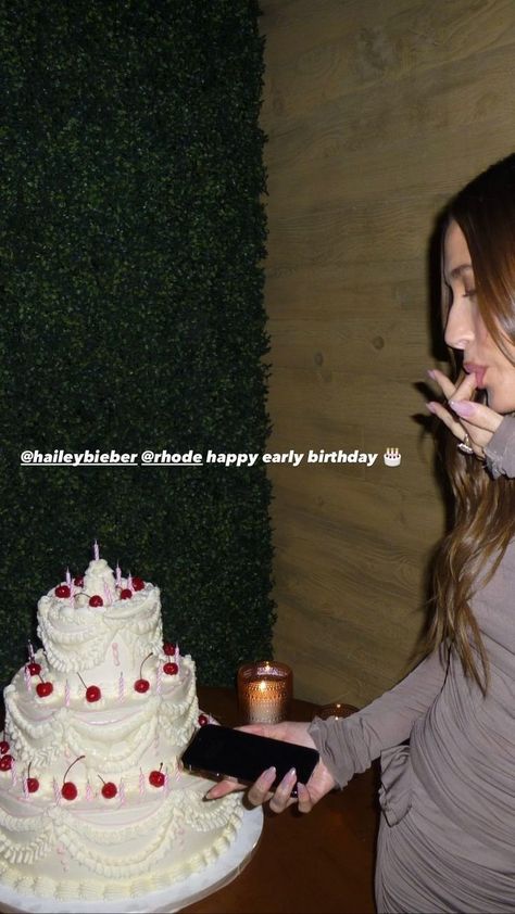 Hailey Bieber Birthday, Iconic Birthday Cake, Rhode Vanilla, Giveaway Ideas Birthday, Bella Hadid Birthday, November Birthday Party, Clean Makeup Look, Confetti Tour, Hailey Bieber Outfits