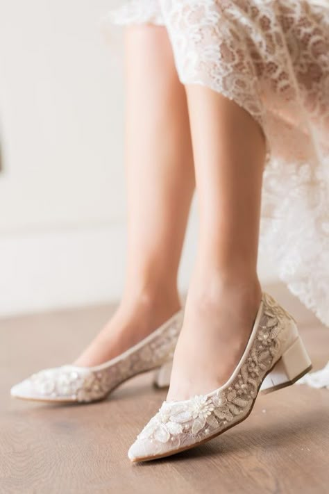 Bridal Oxford Shoes, Wedding Day Flats, Fall Bride Shoes, Cottagecore Wedding Shoes, Comfy Wedding Heels, Wedding Shoes Short Heel, Outdoor Wedding Shoes For Bride, Wedding Dress With Shoes, Wedding Shoes Bride Comfortable