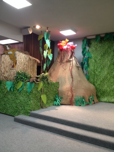 Safari vbs Dino Vbs, Lava Lava Luau Vbs, Dinosaur Vbs Decorations, Dinosaur Vbs, In The Wild Vbs, Vbs Jungle Journey Crafts, Safari Bible School Decorations, Dinosaur Vacation Bible School, The Great Jungle Journey Vbs 2024 Decorations