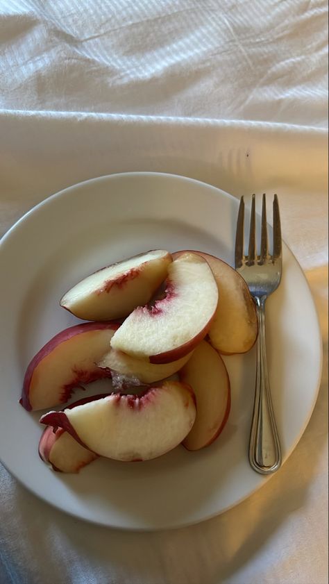 White Peaches, Apples And Cheese, Peaches, Nom Nom, Yogurt, Healthy Recipes, Fruit, White, Quick Saves