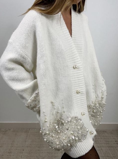 Vinter Mode Outfits, Dress With Tights, Mochila Crochet, Embellished Cardigan, Áo Len Cardigan, Oversized Cardigan, Knit Fashion, Ivory White, Winter Fashion Outfits