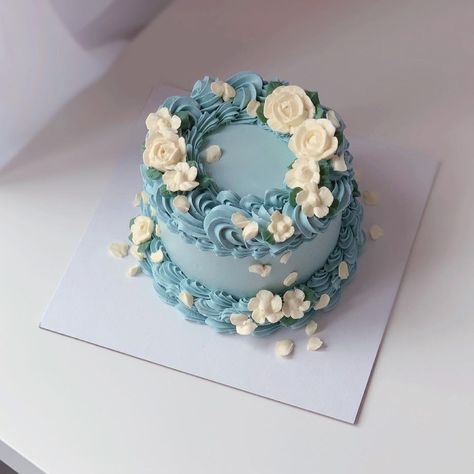 Chocolate Drip Cake Birthday, Flower Cake Design, 15th Birthday Cakes, Blue Birthday Cakes, Chocolate Drip Cake, Birthday Cake With Flowers, Beautiful Cake Designs, Cupcake Cake Designs, Spring Cake