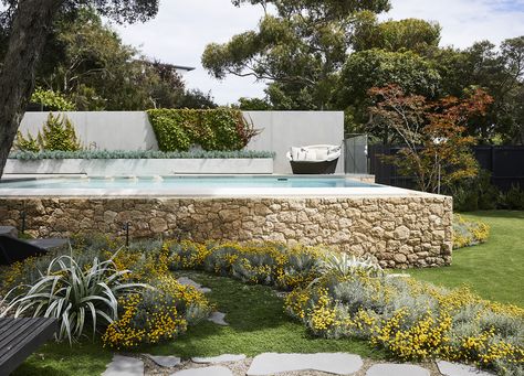 Moonah House by Powell and Glenn Architects | est living Pool View From Kitchen, Raised Infinity Pool, Raised Pool Landscaping, Pool Hillside, Terraced Pool, Tuscany Pool, Pool Infinity, Raised Pools, Hillside Pool