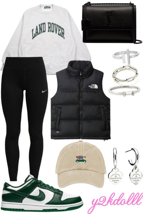 Cute Hockey Game Outfit Casual, Basketball Wife Aesthetic Outfit, Outfits To Wear To A Hockey Game, Hockey Game Fits, Outfits For Hockey Games, College Basketball Game Outfit Women, Jersey Day Outfit, Hockey Outfit Women, Hockey Mom Outfit Style