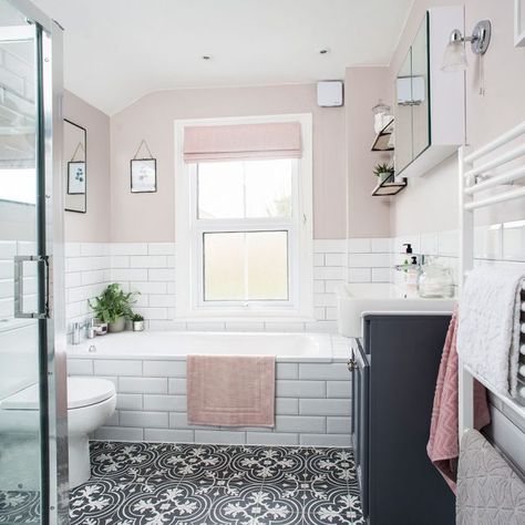 Pink bathroom ideas: on-trend schemes in blush, fuchsia and coral tones Sink Toilet, Simple Bathroom Designs, Mold In Bathroom, Small Bathroom Ideas On A Budget, Unique Bathroom, Bathroom Pictures, Budget Bathroom, Pink Bathroom, Small Bathroom Design