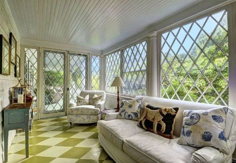 Beadboard Ceilings 101: All You Need to Know - Bob Vila Hampton Home, Types Of Ceilings, Colorful Cottage, Porch Ceiling, Beadboard Ceiling, Dutch House, Wooden Ceilings, Foo Dog, Porch Design