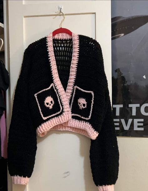 Scene Crochet Ideas, Emo Crochet, Cropped Faux Fur Coat, Crochet Jumper, Crochet Clothing And Accessories, Street Fashion Men Streetwear, Fun Crochet Projects, Halloween Crochet, Sweater Crochet Pattern