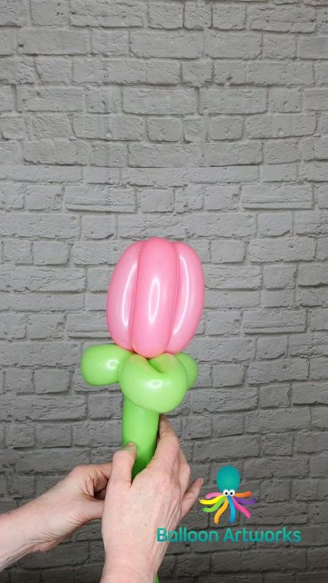 Tulip Balloon, Easy Balloon Animals, Flower Balloons Diy, Balloon Flower Decorations, Diy Ballon, Party Balloons Diy, Balloon Bouquet Diy, Twisting Balloons, How To Make Balloon