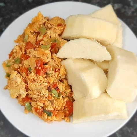 Yam And Egg Sauce, Yam And Egg, Egg Sauce Recipe, Yam Porridge, Cooking Soul Food, Egg Sauce, Nigeria Food, African Recipes Nigerian Food, Ghanaian Food