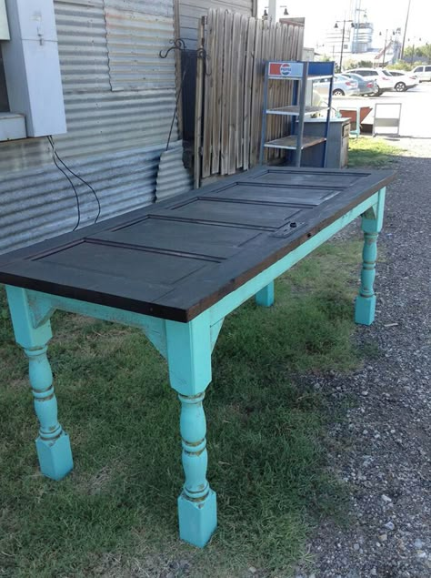 Not these colors but my affinity for HGTV and old doors has my creative mind planning... Hope my Dad will help :) Door Dining Table Diy, Old Door Tables, Dumpster Diva, Windows Repurposed, Door Repurposed, Old Door Projects, Door Table, Doors Repurposed, Old Door