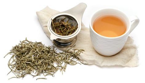 What is White tea? White Tea Benefits, Silver Needle Tea, Different Types Of Tea, Fermented Tea, Tea Varieties, Tea Plant, How To Make Drinks, Tea Benefits, Tea Tasting