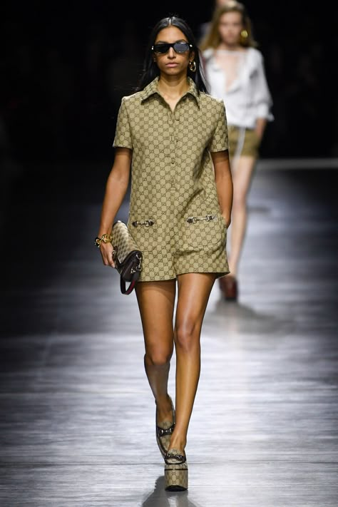 Gucci Spring 2024 Collection at Milan Fahion Week – Footwear News Gucci Spring 2024, Gucci Outfits Women, Spring Ready To Wear, Burberry Fashion, Gucci Jacket, Gucci Spring, Ss 2024, Gucci Dress, Counter Decor