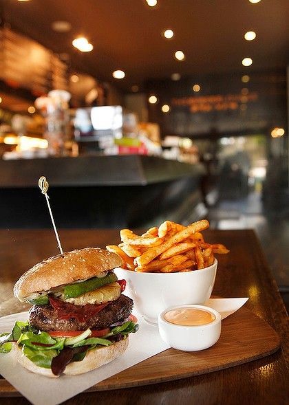 The Grande burger and fries from the Burger Lounge. Burger Plating Ideas, Food Photography Burger, Lifestyle Photography Food, Burger Fries, Bistro Food, Burger Restaurant, Gourmet Burgers, Pub Food, Food Drink Photography