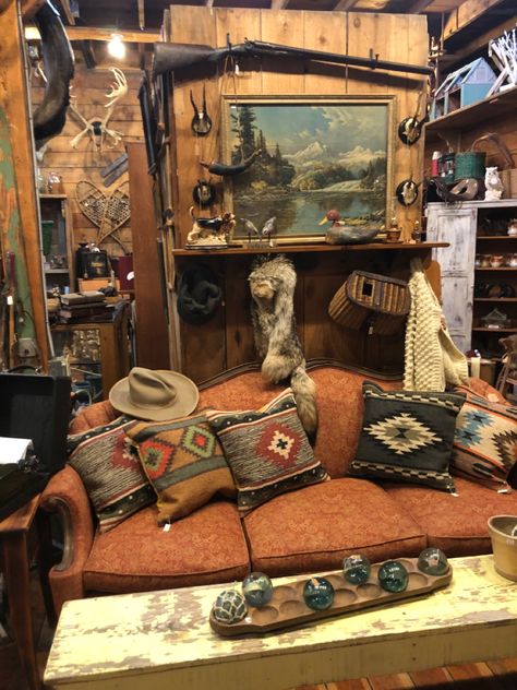 Summer Slasher, Vintage Western Decor, Western Interior, Western Saloon, Western Rooms, Cabin Aesthetic, Hunting Cabin, Hunting Camp, Western Homes