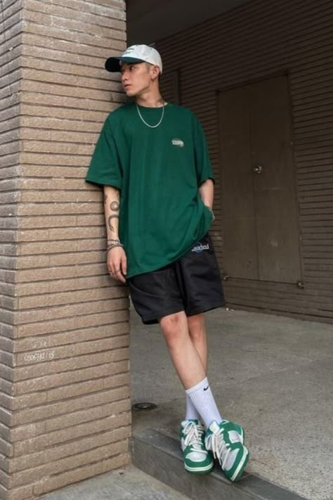 Men Basketball Outfit, Streetwear Fashion Inspo Outfits Men, Summer Urban Outfits Men, Boys Outfit Ideas Summer, Men Ootd Street Style, Boys Streetwear Aesthetic, Mens Clothing Styles Summer 2024, Basketball Shorts Outfit Mens, Trendy Boy Outfits Summer