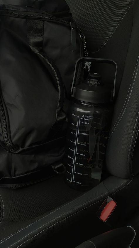 Gym Bottle Aesthetic, Gym Water Bottle Aesthetic, Black Water Bottle Aesthetic, Gym Black Aesthetic, Bottle Of Water Aesthetic, Vision Board Ideas Black, Dark Vision Board, Gym Aesthetic Outfits, Water Bottle Aesthetic