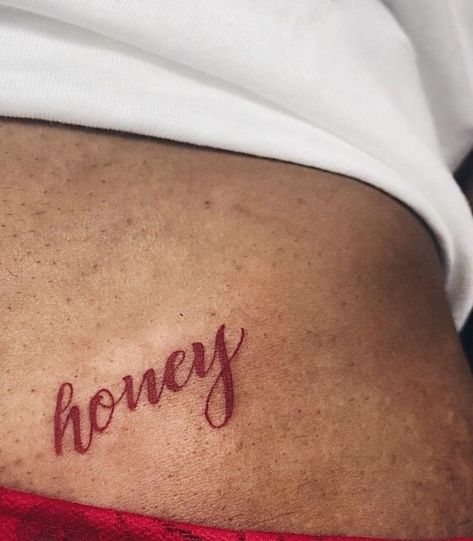 Red Cursive Tattoo, Tattoos Baddie, Tattoo Red Ink, Honey Tattoo, Baddie Tattoos, Uh Huh Honey, Cursive Tattoo, Tattoo Red, Grunge Tattoo