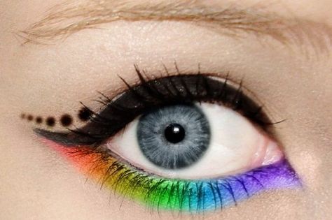 16 Vibrant Rainbow Eyeshadow Ideas Mata Hooded, Mardi Gras Makeup, Rainbow Eyeshadow, Eyeshadow Ideas, Bright Eye Makeup, Rainbow Eyes, Pride Makeup, Rainbow Makeup, Black Eyeshadow