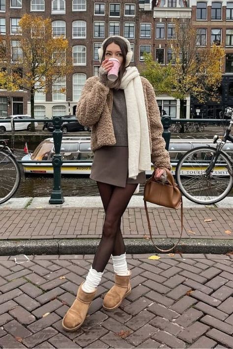 27+ Super Trendy & Casual Winter Outfits to Wear This Season Black Fluffy Coat, Casual Winter Outfits For Women, Cute Winter Outfit, Winter Outfits For Women, Winter Date Night Outfits, Winter Outfits Warm, Winter Outfit Ideas, Trendy Outfits Winter, Winter Outfits Cold