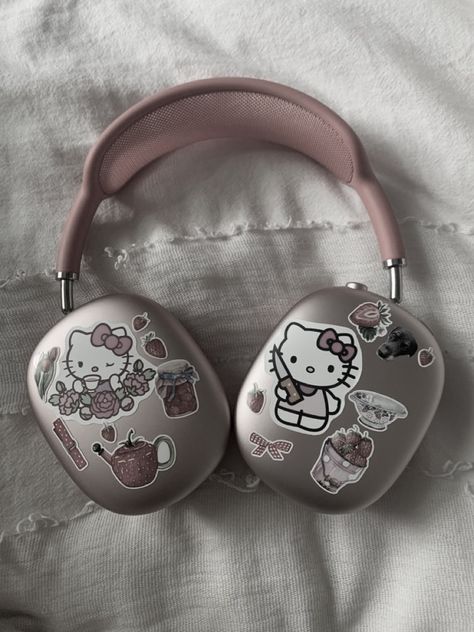 Kitty Headphones, Hello Kitty Headphones, Headphone Decoration, Cute Ipod Cases, Preppy Makeup, Cute Headphones, Apple Headphone, Headphones Design, Earbuds Case