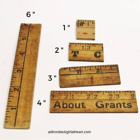 How to Make Vintage Yardstick Christmas Trees (Day #7) Yardstick Christmas Tree, Yardstick Display, Yardstick Projects Ideas, Repurposed Yardsticks, Yardstick Crafts, Ruler Art, Ruler Crafts, Yard Sticks, Paint Sticks