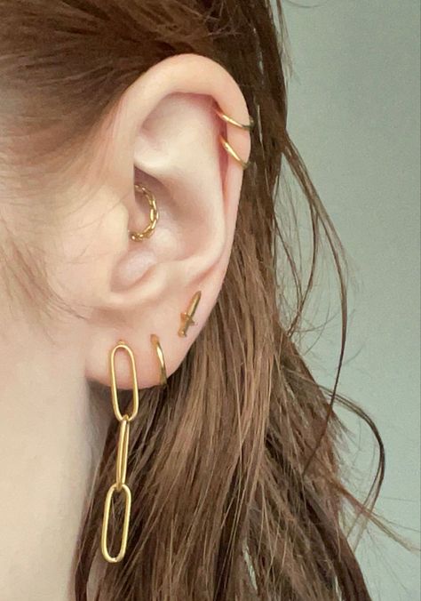 Ear Aesthetic, Ear Piercing Combinations, Earring Inspo, Piercing Inspo, Pretty Ear Piercings, Multiple Ear Piercings, Ink Inspiration, Piercing Ideas, Daith Piercing