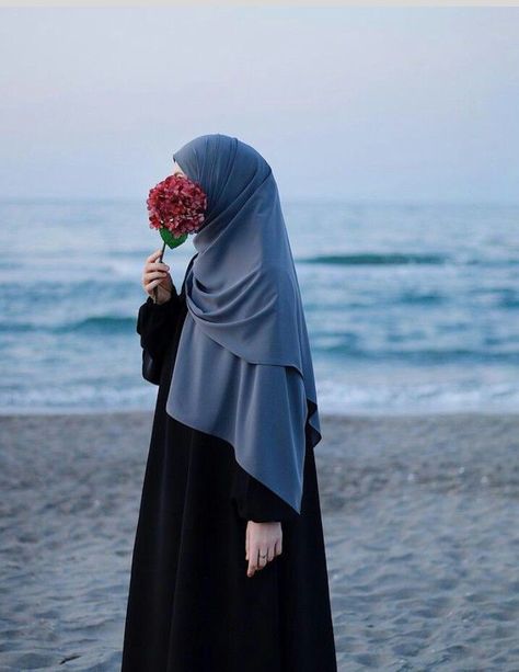 𝑷𝒊𝒏 𝒃𝒚 𝑵𝒊𝒎𝒓𝒂 ✨🖤#𝐃𝐩𝐙𝐳𝐳✨🖤 Muslimah Fashion Casual, Hijab Hipster, Muslimah Outfit, Hijab Trends, Muslim Outfits Casual, Muslim Pictures, Mehndi Art Designs, Hijabi Aesthetic, Best Friends Shoot