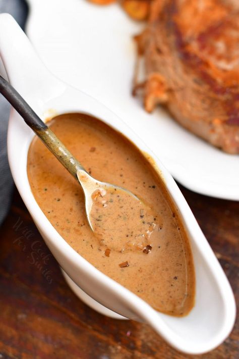 Peppercorn sauce is a great steak sauce that is easy to make and tastes absolutely perfect on steaks as well as chicken. It's a classic steakhouse sauce that will only take you 5 minutes to make and features crushed peppercorns, shallot, cognac, beef stock, and cream. Peppercorn Sauce For Steak, Pepper Sauce For Steak, Peppercorn Sauce Recipe, Sauce For Steak, Peppercorn Steak, Steak Sauce Recipes, Spaghetti With Ground Beef, Peppercorn Sauce, Homemade Sauce Recipes