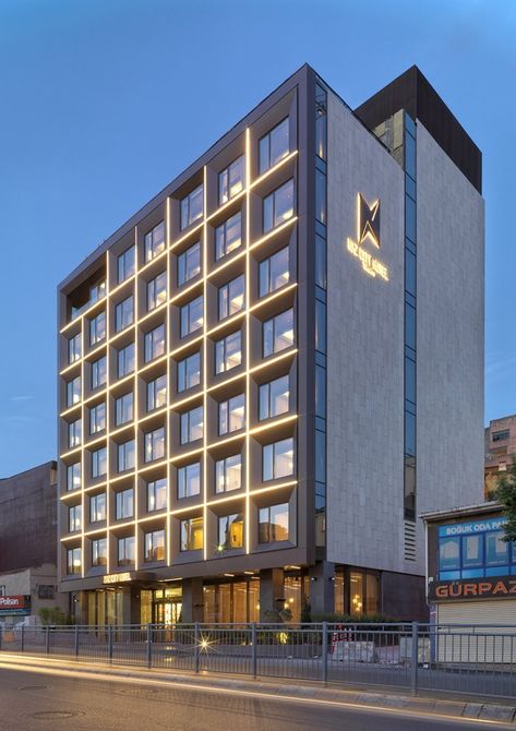 Naz City Hotel Taksim - Picture gallery 51 Small Hotel Design Architecture, Residential Compound, Modern Hotel Lobby, Building Front Designs, Streetscape Design, Hotel Design Architecture, Hotel Facade, Hotel Exterior, Art Restaurant