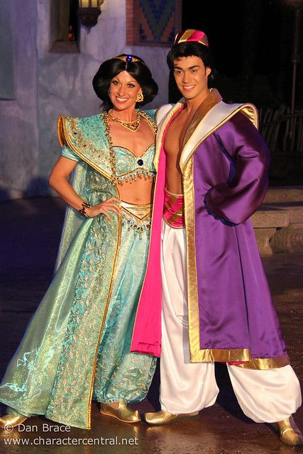 Disney Character Cosplay, Aladdin Theme, Disney Characters Pictures, Aladdin Jr, Disney Movie Night Dinner, Prince Ali, Coat Ideas, Aladdin Costume, Princess Jasmine Costume