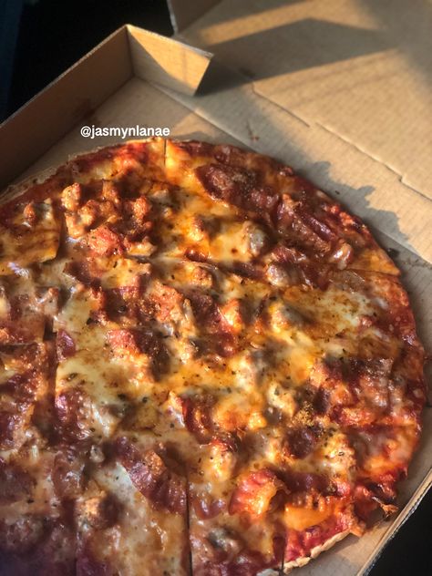 St.Louis Imo’s Pizza Sausage and Bacon @jasmynlanae #pizza #imos #imospizza #stlouis #missouri #illinois Imos Pizza, Pizza Sausage, Sausage And Bacon, Pizza Style, Sausage Pizza, First Bite, Hawaiian Pizza, Food Obsession, Cheese Pizza