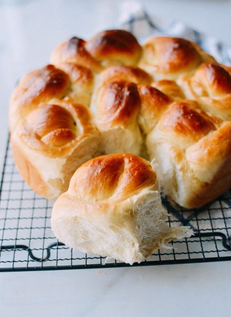 Milk Bread - An Easy Chinese Bakery Classic Eggless Bread, Asian Bakery, Chinese Bakery, Winter Appetizers, Winter Brunch, Baking Lessons, Milk Bread Recipe, Winter Breakfast, Wok Of Life