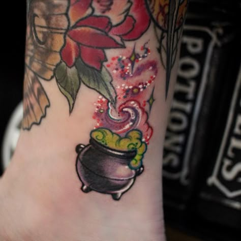 Traditional Cauldron Tattoo, Couldren Tattoo, Cauldron Tattoo, Magic Cauldron, Bluebird Tattoo, Z Tattoo, Witch Tattoo, Halloween Tattoos, Dream Tattoos