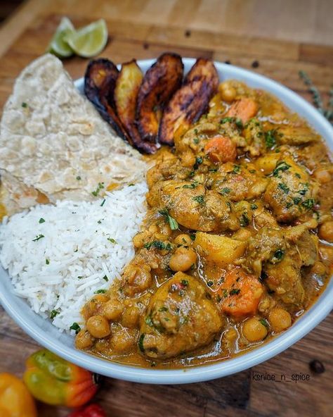 Roti And Curry Chicken, Jamaican Chickpea Curry, Rice And Chickpea Recipes, Chickpea Roti, Chicken Roti Recipe, Cabin Recipes, Picnic Meals, Side Veggies, Chickpea Rice