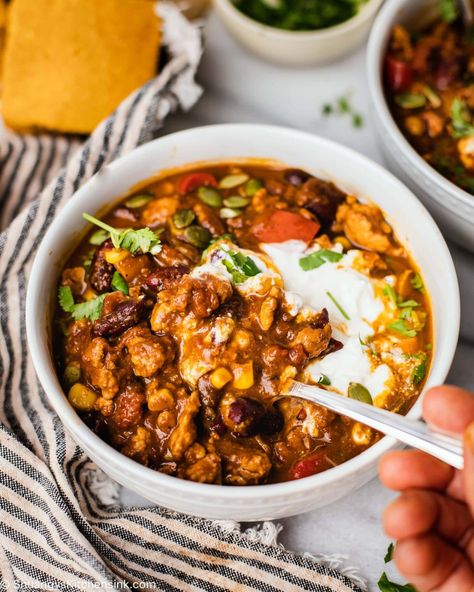 Instapot Pumpkin Turkey Chili | This delicious and warming Pumpkin Chili is the best chili recipe I have ever made! It is so flavorful, and so easy to make. And the best thing is, you can make it in the instant pot and have dinner on the table in less than 30 minutes! This Pumpkin Chili Recipe is packed with ingredients you likely have on hand and will make your hungry family happy and satisfied. #cozymeals #instapotmeal #pumpkinchili Turkey Chili Instant Pot, Pumpkin Turkey Chili, Chili Instant Pot, The Best Chili Recipe, Turkey Pumpkin Chili, Pumpkin Chili Recipe, The Best Chili, Slow Cooker Turkey Chili, Pumpkin Turkey