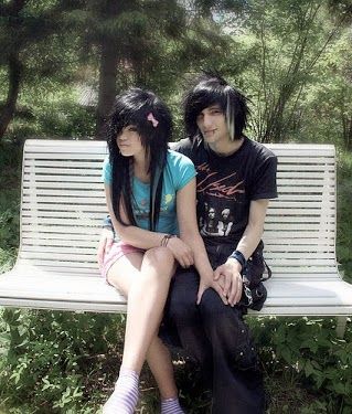 Emo couple Amor Emo, Emo Couple, Cute Emo Couples, Emo Couples, Emo Princess, Emo Love, 2000s Emo, Emo Aesthetic, Scene Queens