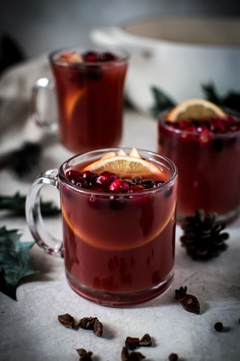 Apple Cider Hot Toddy, Wassail Recipe, Homemade Eggnog, Christmas Brunch, Winter Drinks, Fresh Cranberries, Holiday Drinks, Christmas Baking, Christmas Dinner