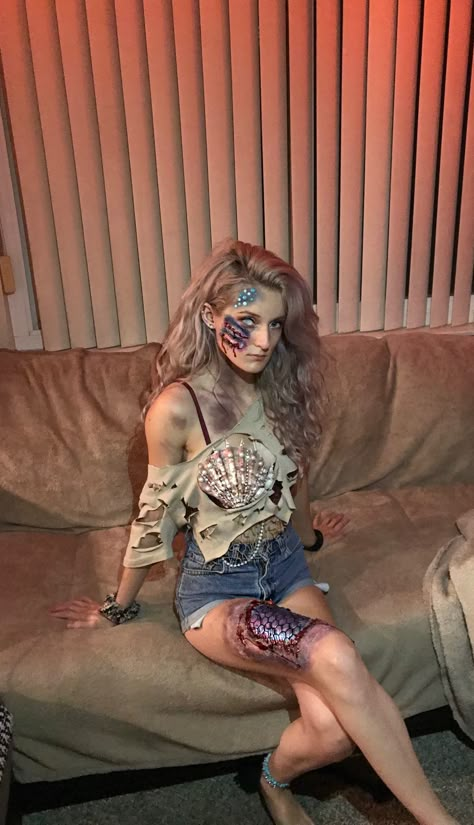 Zombie Costume Women, Halloween Costumes Women Scary, Mermaid Makeup Halloween, Halloween Mermaid, Zombie Clothes, Zombie Halloween Costumes, Mermaid Halloween Costumes, Creepy Halloween Makeup, Mermaid Halloween