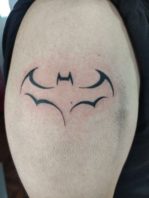 Guy Flash Tattoos, Batman Signal Tattoo, Batman Memorial Tattoo, How To Draw Batman Logo, Bat Minimalist Tattoo, Batman Tatoos Ideas, Simple Batman Tattoo, Batman Tramp Stamp, Batman Tattoos For Women