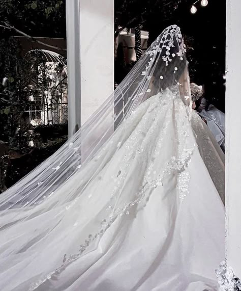 A Wedding Dress, Wedding Design, Veil, A Wedding, Wedding Dress, Mirror, Design