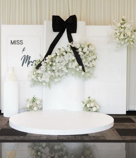 Events Aholic LLC 🦅 | Black bows and white florals 🤍 Photographer: @rudis_lens Venue: @mulinoslakeisle | Instagram Bow Birthday, Black Bows, Paris Themed, White Florals, Paris Theme, Birthday Photoshoot, Black Bow, Wedding Backdrop, Gender Reveal