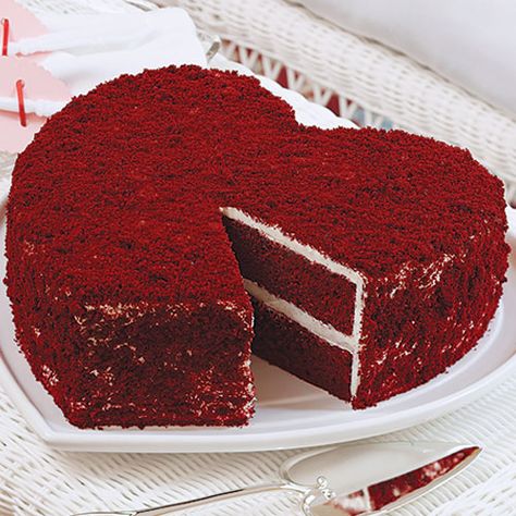 Red Velvet Wedding Cake, Bolo Red Velvet, Cake For Boyfriend, Wedding Anniversary Cakes, Sandra Lee, Online Cake Delivery, Heart Shaped Cakes, Cake Delivery, Valentines Ideas