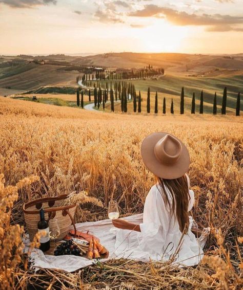 Tuscany, Italy 🇮🇹 Florence Italy Travel, Tuscany Travel, Golden Hour Photos, Toscana Italia, Under The Tuscan Sun, Italy Photography, Italy Photo, Tuscany Italy, How To Pose