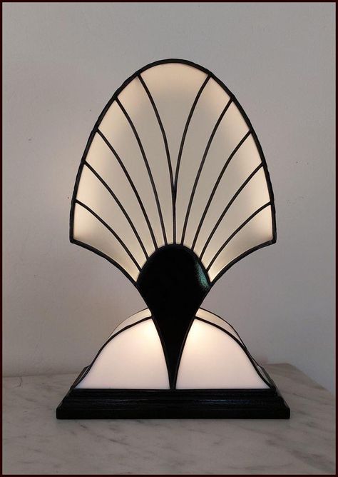 Standing Lamp Art Deco, Art Deco Stained Glass Lamp, Art Deco Lamps Table, Lamps Art Deco, Art Deco Lamp Shades, Art Deco Theater, Art Deco Stained Glass, Art Deco Accessories, Art Deco Color