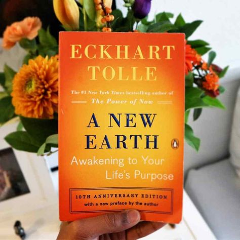 Eckhart Tolle Books, Sigma Mindset, A New Earth, Eckhart Tolle Quotes, Living In The Present, Purposeful Life, Find Your Passion, Earth Book, Spiritual Guide